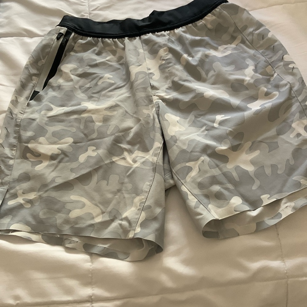 Ten Thousand gray and white shorts. Boys small